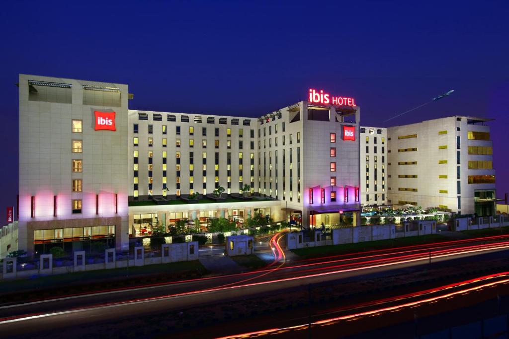 IBIS Hotel new delhi escorts